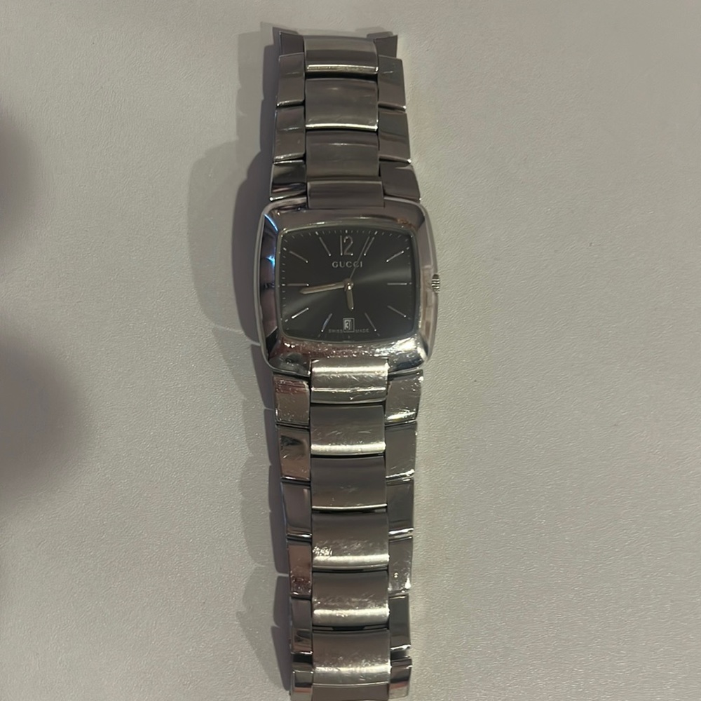 Vintage men’s Gucci watch